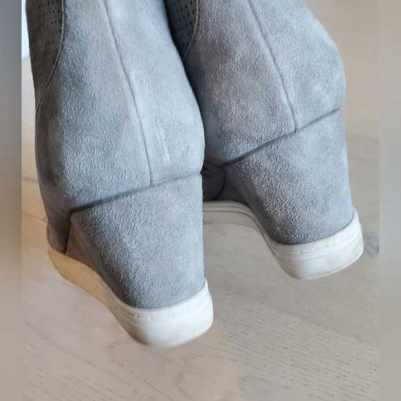 LIANA PAOLO-sz.7, Grey wedge suede booties - Picture 4 of 6